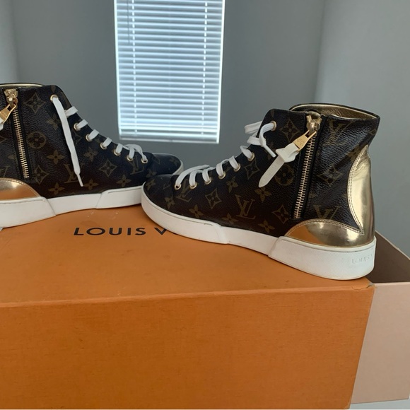 Louis Vuitton Women\'s Sneakers - Black and Gold